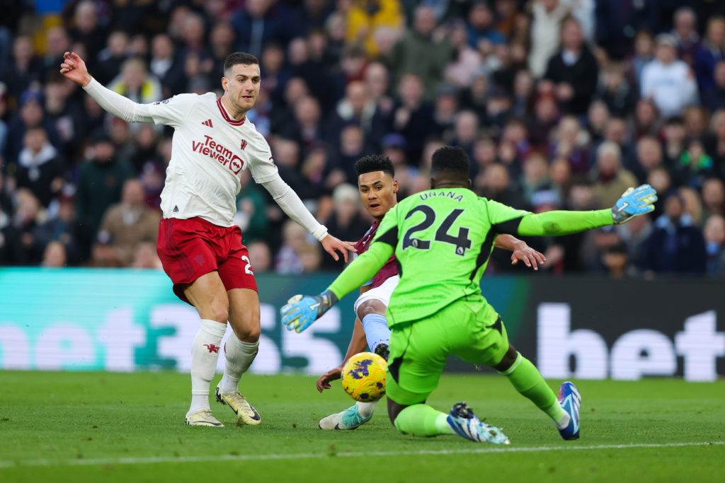 Aston Villa v Manchester United - Premier League