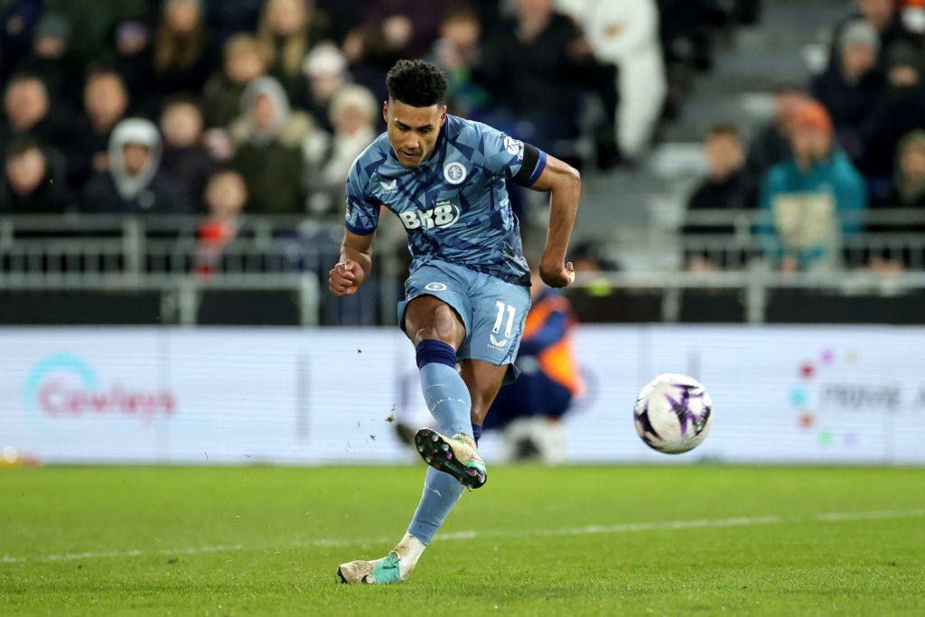 Luton Town v Aston Villa - Premier League