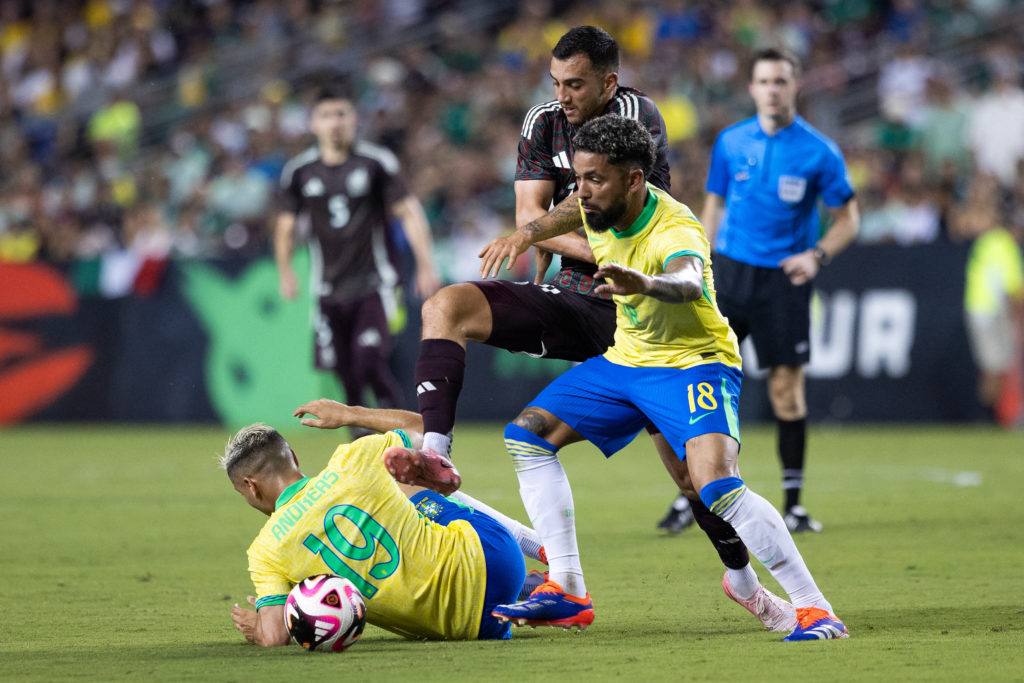 FBL-FRIENDLY-MEX-BRA