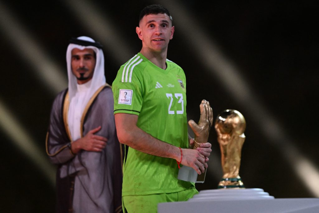 FBL-WC-2022-MATCH64-ARG-FRA-GOLDEN-GLOVE