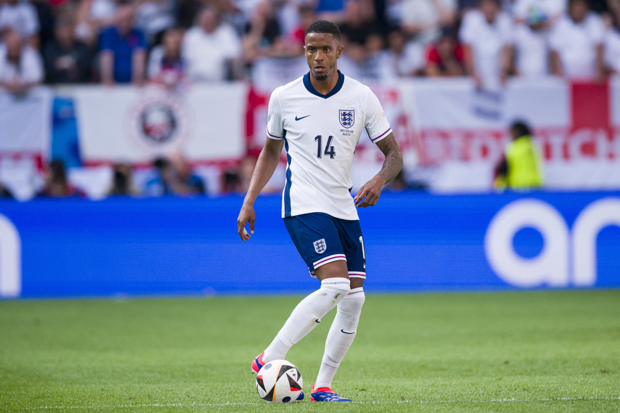 ezri-konsa-opens-up-on-euro-2024-dream-as-the-aston-villa-star