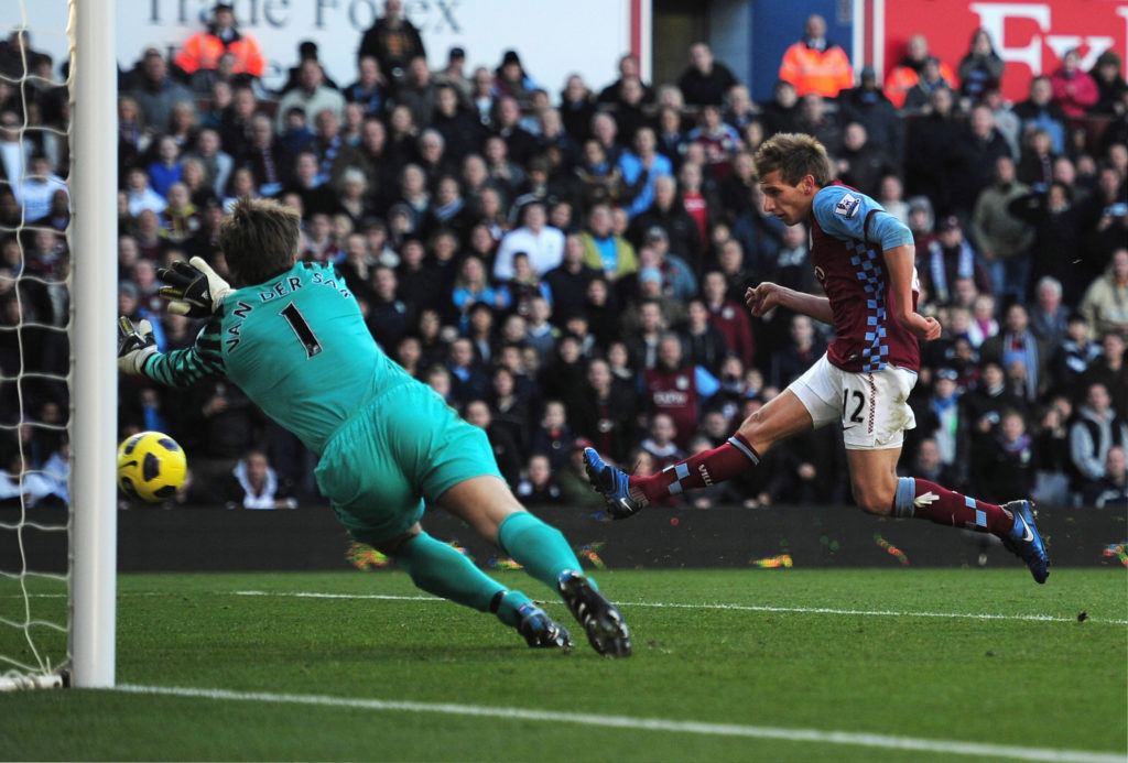 Aston Villa v Manchester United - Premier League