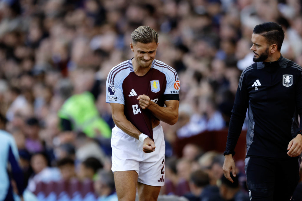 Aston Villa FC v Arsenal FC - Premier League